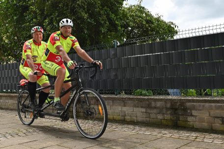 Mitfahrgelegenheit / Bei den „Tandems de la vue“ können Blinde Rad fahren