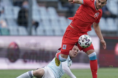 Danel Sinani durfte erstmals offiziell über englischen Rasen laufen