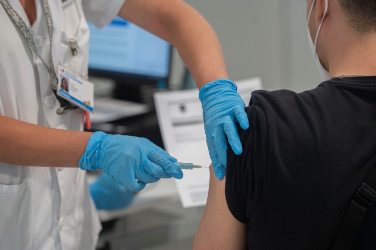 Editorial / Kommt nun eine Impfpflicht für Pflegeberufe oder nicht? Die Regierung muss endlich handeln