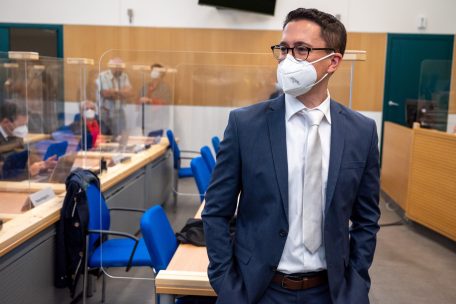 Oberstaatsanwalt Eric Samel im Gerichtssaal des Landgerichts Trier