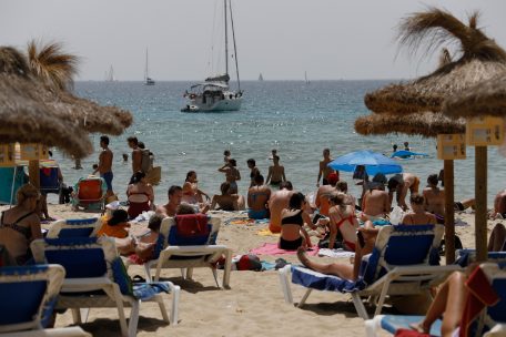 Pandemie / „Keine Zimmer mehr frei“: Corona-Situation in Spanien entspannt sich