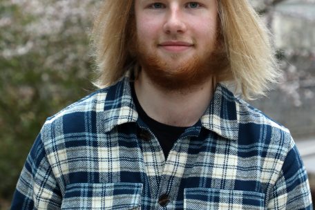 Jerry Simon ist 19 Jahre alt und beginnt im kommenden Semester einen Studiengang an der Zirkusuniversität Flic Turin