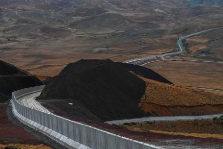234 Kilometer lang soll sie werden: Die Türkei baut eine neue Grenzmauer zum Iran 
