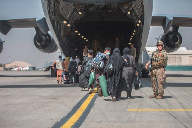 Afghanistan / Luxemburger Familie und drei weitere Männer  erreichen Kabuler Flughafen