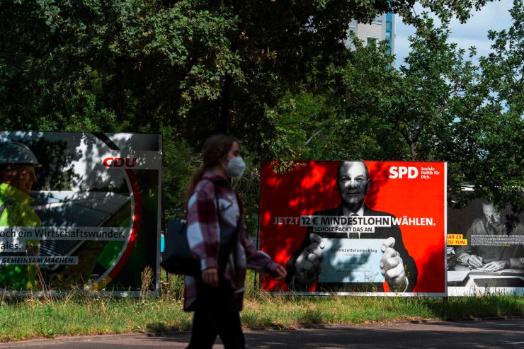 Deutschland / Fünf Wochen vor der Bundestagswahl liegt die SPD erstmals seit 15 Jahren vor der Union