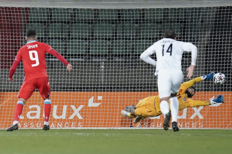 Fußball / Danel Sinani will den Schwung aus England in die Nationalelf mitnehmen
