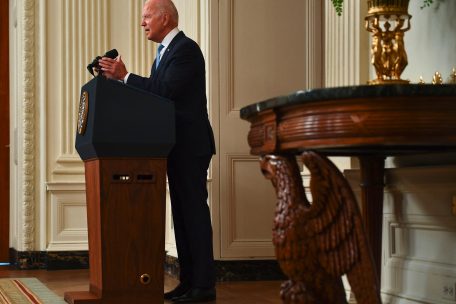 Afghanistan  / Biden verteidigt Abzug - Alles schaut nun auf  die Taliban 
