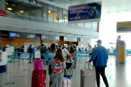 Pandemie / Am Findel lassen die meisten Rückkehrenden die Teststation links liegen