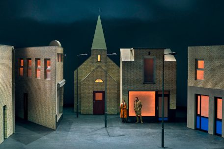 Alain spannt den Bogen / Polizei stürmt das Bayreuther Festspielhaus