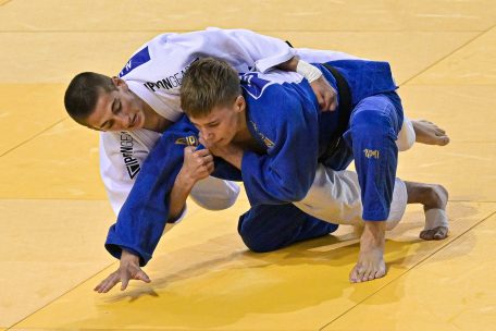 Noah Trapp (in Weiß) gestaltete seinen Kampf lange offen und musste sich erst im „Golden Score“ geschlagen geben