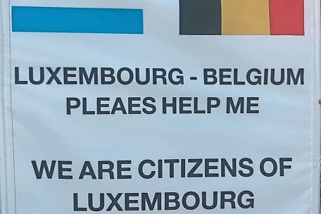 Das Schild, mit dem Fida auf sich aufmerksam machen wollte