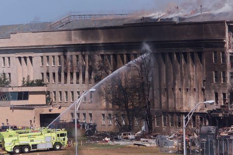 Ein Flugzeug ist ins Pentagon in Washington, DC, gekracht. Die Löscharbeiten dauern Stunden.
