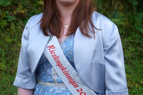 Lara Kring tritt am Freitag die Nachfolge von Fabienne Demuth als Rieslingkönigin an                               