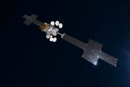 Hauptsache cool: SES-17 besitzt einen ausgeklügelten Kühlkreislauf – damit er auch funktioniert, wenn er von innen (durch die Server) und von außen (durch die Sonne) aufgeheizt wird