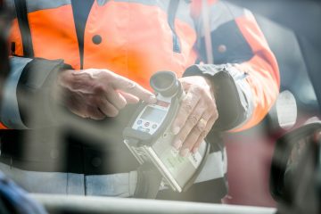 Strafanzeige / Alkoholisierter Fahrer fährt in Petingen gegen Pfosten und flüchtet