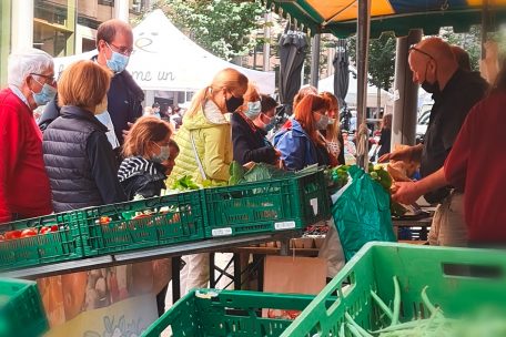 Luxemburg-Stadt / Reges Treiben auf dem Hamilius: Wochenmarkt startet wieder durch