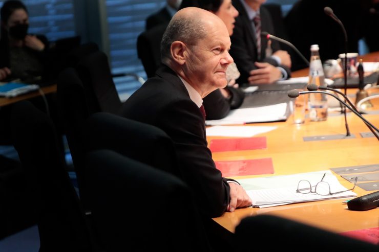 Deutschland / Olaf Scholz im Finanzausschuss – wie gefährlich sind die Vorwürfe für ihn?