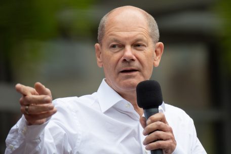 Olaf Scholz hat Angela Merkels „Raute“ geklaut