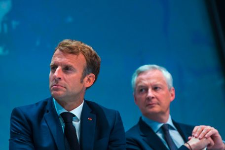 France / Quand le président-candidat Macron sème les crédits à tout-va ...