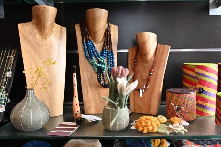 Im „WeltButtek Esch“ gibt es Unikate aus der ganzen Welt