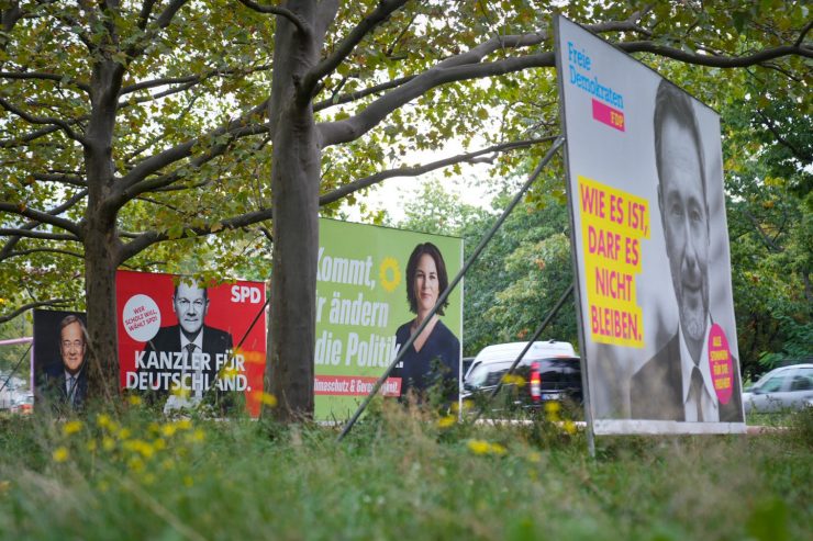Wahlen in Deutschland / Rennen um Kanzleramt offen – Grüne und FDP bereit für Gespräche