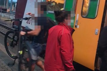 Mobilität / Video bei Reddit zeigt, wie Radfahrer in Luxemburg einen Zug verlassen muss
