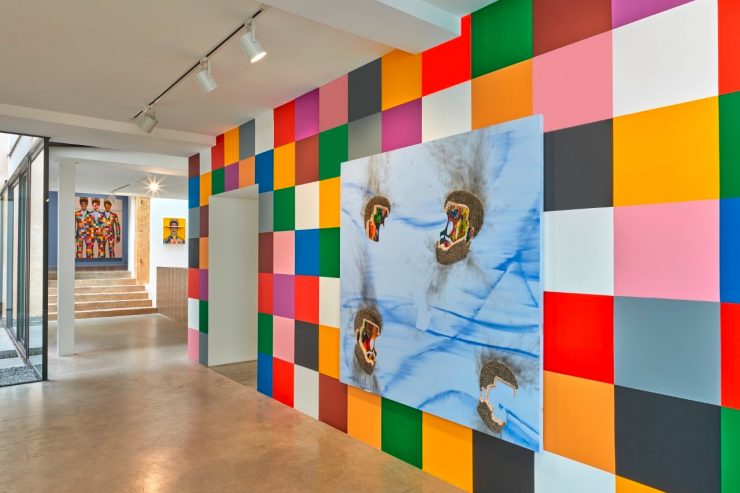 Kunstecke / Zur Expo von Jeff Sonhouse, „Bodied“: Körpersprache recht farbig artikuliert