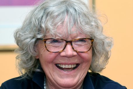 Das Lachen vergeht der 81-jährigen Mariette Braun so schnell nicht – sie ist zufrieden mit ihrem Leben