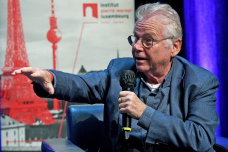 Daniel Cohn-Bendit meint, Deutschland müsse noch über eine Beteiligung an der französischen Atombombe nachdenken