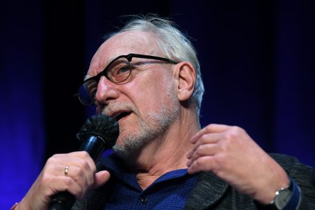 Der Politikwissenschaftler Claus Leggewie wirft der deutschen Kanzlerin Angela Merkel vor, in Europa einen „Scherbenhaufen“ hinterlassen zu haben