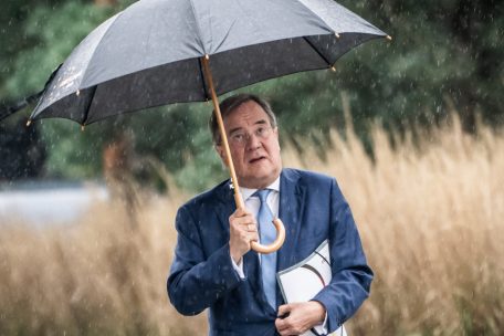 Deutschland / Laschet deutet Bereitschaft zum Rückzug an