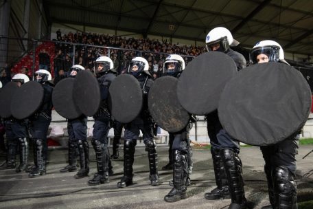 In der Regel machen Bürger nur in Notfällen Bekanntschaft mit der Polizei. Ziel einer bürgernahen Polizeiarbeit ist es jedoch, einen ständigen Dialog aufzubauen und das Bild des repressiven Machtorgans abzuschwächen.