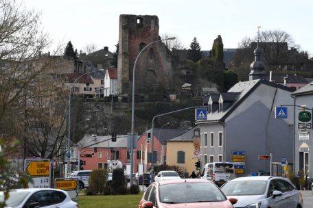 Hesperingen / In Toilette versteckt: Mann vergreift sich an Grundschülerin