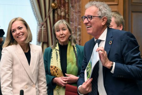 Finanzminister Pierre Gramegna mit Innenministerin Taina Bofferding (LSAP) und der Abgeordneten Lydie Polfer (DP)