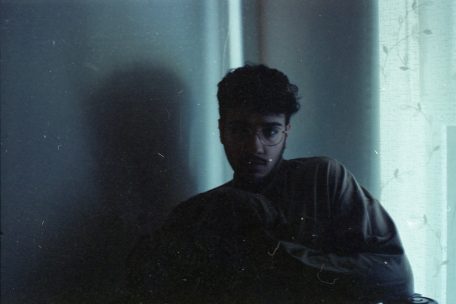 Auf der ersten Platte geht es um Tabuthemen wie Suizid und psychische Erkrankungen