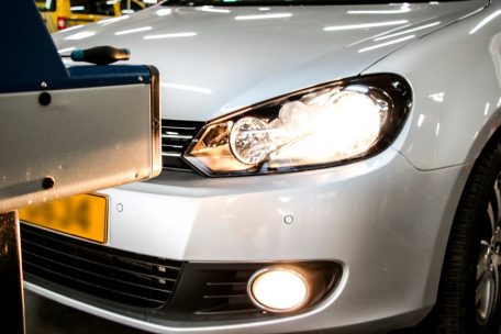 „La Sécurité routière“ / Fahrer können wieder ihre Reifen und Scheinwerfer kontrollieren lassen