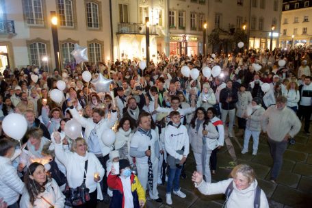 Vor der Abgeordnetenkammer skandierten manche Teilnehmer Freiheitsparolen