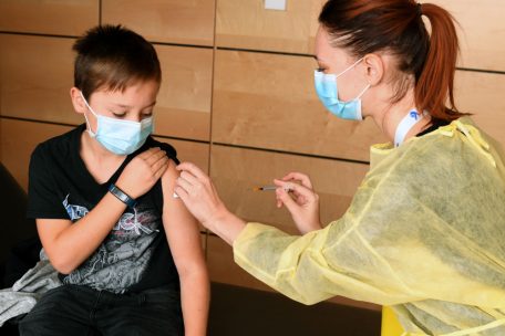 Auftakt Impfkampagne / Reportage: Schüler wollen mehr Freiheiten durch Impfung