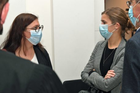 Stéphanie Weydert (l.) und Elisabeth Margue (r.) sollen eigentlich für den Neuanfang der CSV stehen. Erst müssen sie sich aber im sogenannten  Freundeskreis-Prozess verantworten.