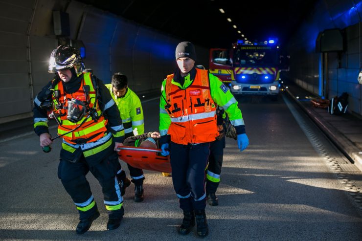 Luxemburg / Brandgefährlicher Einsatz: CGDIS und Polizei trainieren den Ernstfall im Tunnel Howald