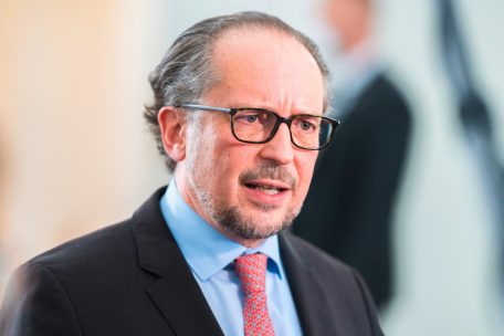 Österreich / Top-Diplomat wird suspendiert, weil er Nowitschok-Rezept geleakt haben soll