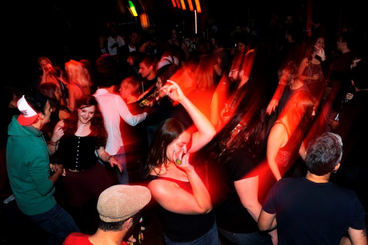 Nightlife / Disco missachtet Sperrstunde – so teuer kann das Feiern werden
