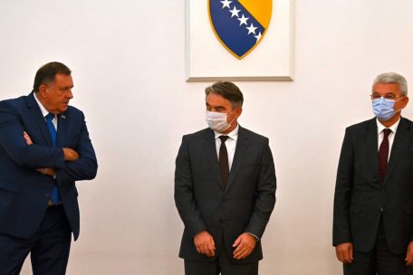 Bosnien / Überreizte Sezessionskarte: Serbenführer Milorad Dodik bugsiert sich ins Abseits