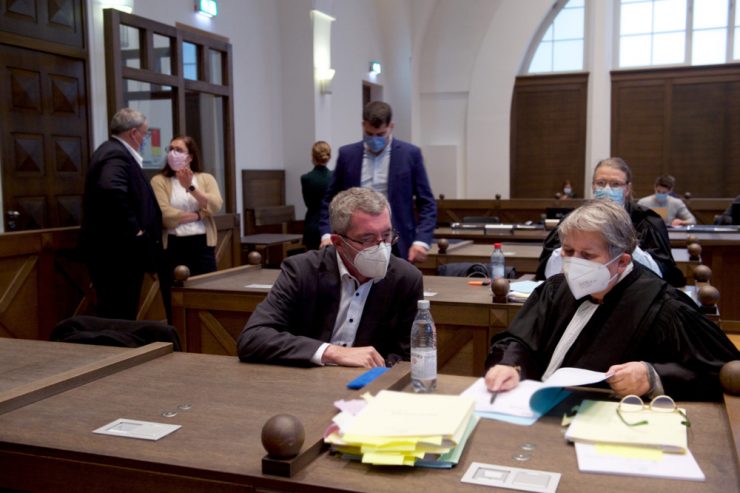 Freundeskreis-Prozess / Staatsanwaltschaft fordert neun Monate Haft auf Bewährung für Frank Engel