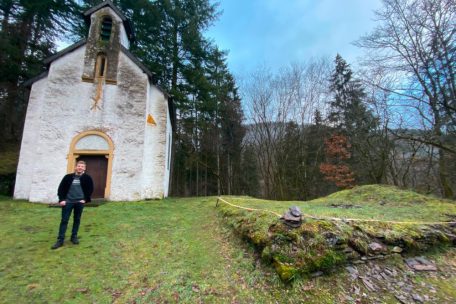 Charly Muller sur le site de la chapelle et de l’école disparue d’Oberschlinder