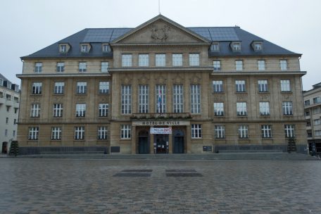 Mitten in Esch / Räuber schlägt am helllichten Tag Senioren nieder – und flüchtet mit der Beute