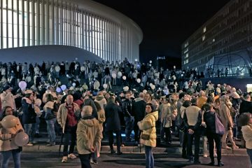 „Marche blanche“ / „Et geet elo duer!“: Tausende Menschen demonstrieren in Luxemburg gegen die aktuelle Corona-Politik