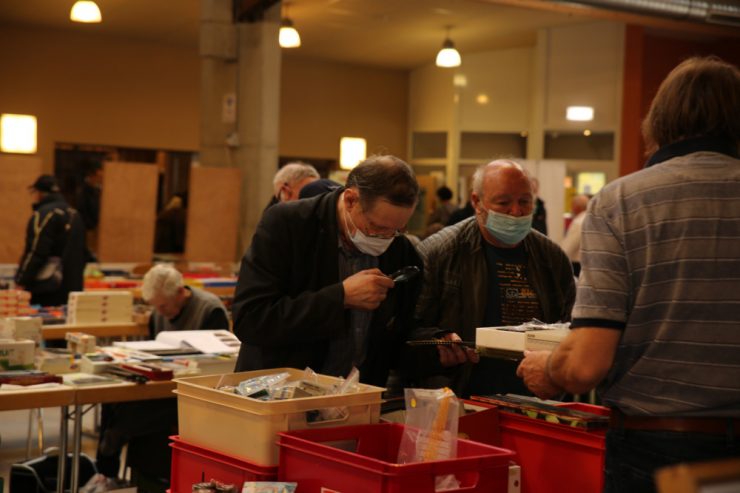 Modelleisenbahnbörse / Wälder, Dörfer und kilometerlange Gleise – 600 Miniatureisenbahn-Liebhaber treffen sich in Steinsel