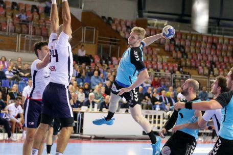 Einer der Lichtblicke: Der junge Loic Kaysen (in Blau) konnte einige Male sein Potenzial unter Beweis stellen