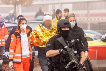 Deutschland / Mehrere Menschen bei Messerattacke in ICE verletzt